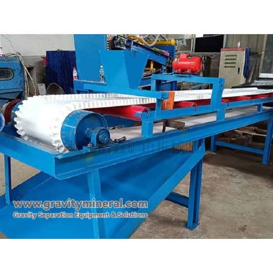 Concentratore a tappeto vibrante sospeso